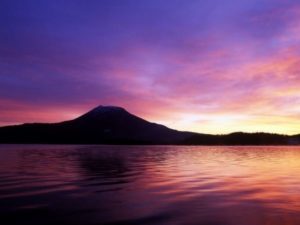 太古の森に囲まれた「阿寒湖」
