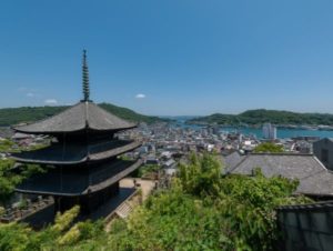 海と坂の町並み  尾道